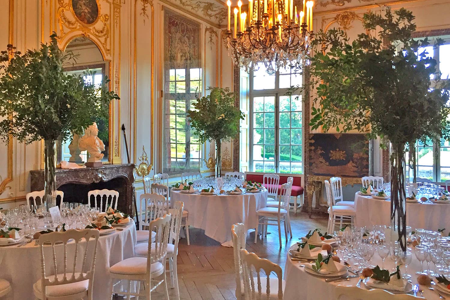 Table dressée dans le château de Breteuil