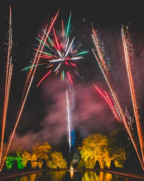 Feux d'artifice dans les jardins de Breteuil